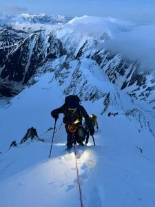 Climb Mont Blanc in June: ideal snow, fewer crowds, real mountaineering. Discover the Gonella route. Book now!