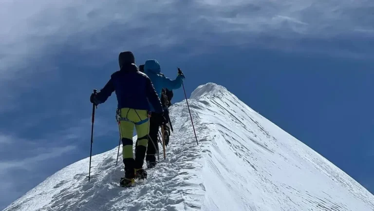 monte_rosa_climb_ludwigshohe.webp